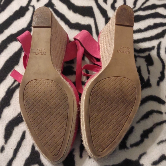 Ladies Crown & Ivy Sandals - Picture 3 of 4